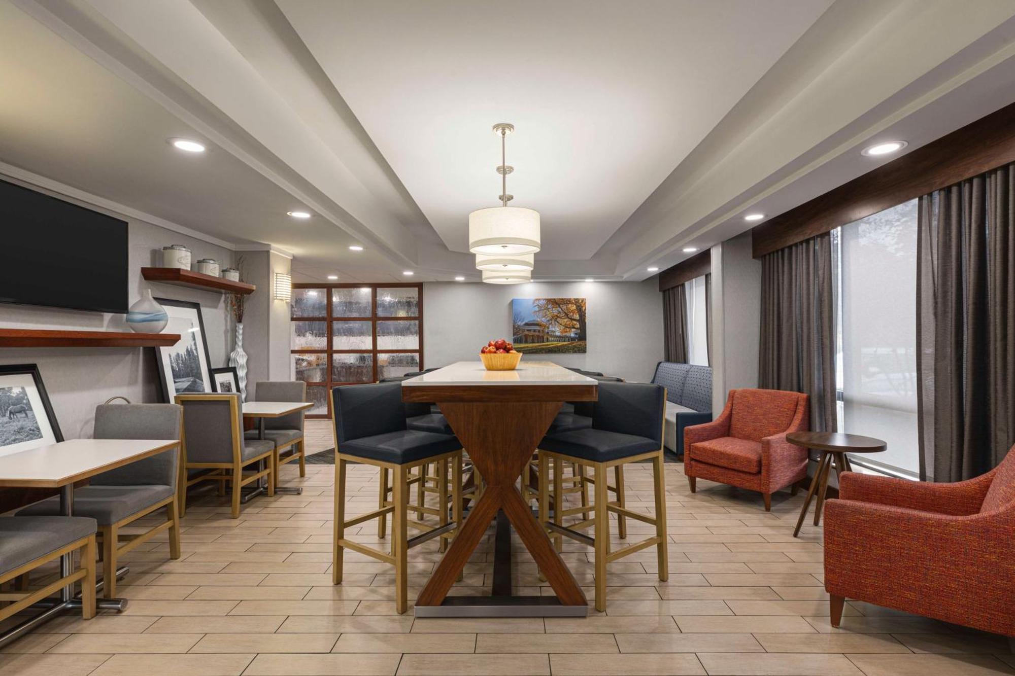 Hotel Hampton 3*